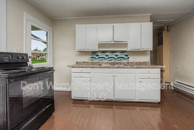Building Photo - 1609 Oneka Ave