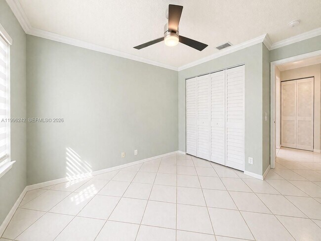 Foto del edificio - 717 Tanglewood Cir