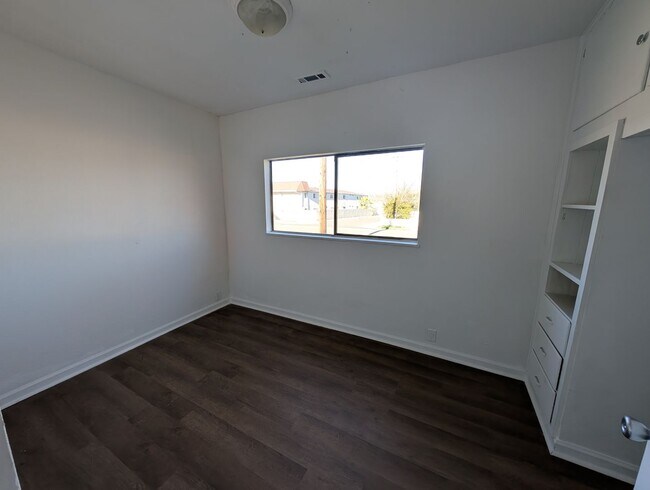 Foto del edificio - Two Bedroom House Downtown near Shasta High School