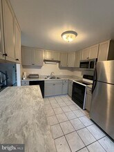 Building Photo - 327 James St