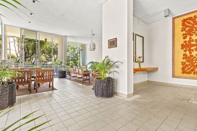 Foto del edificio - RARELY AVAILABLE, HIGH-FLOOR, "DIRECT OCEA...