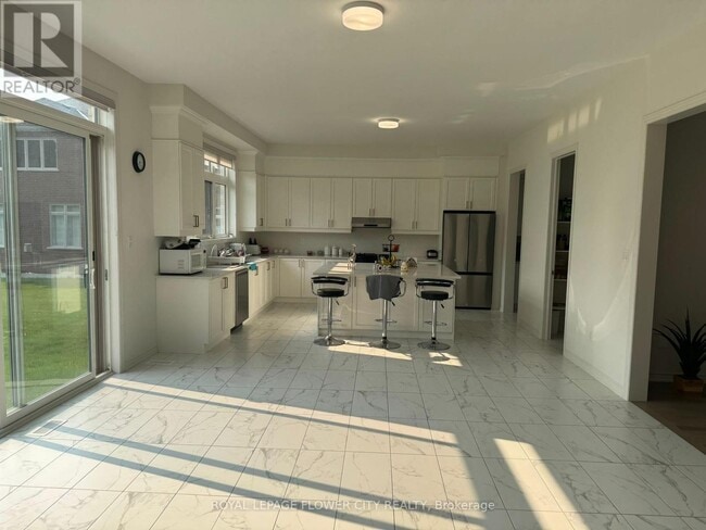 Photo du bâtiment - 32 Twinleaf Cres