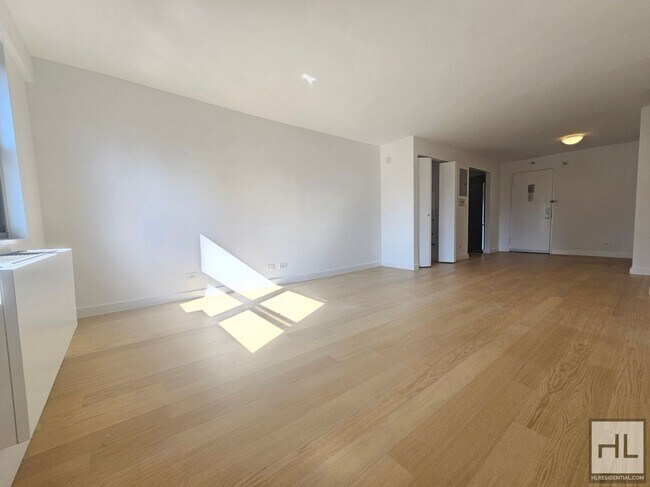 Building Photo - East 39th Street