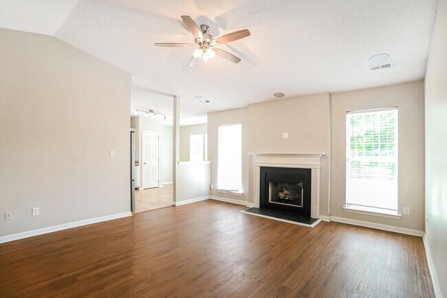 Foto del edificio - 9928 Peppermint Ln