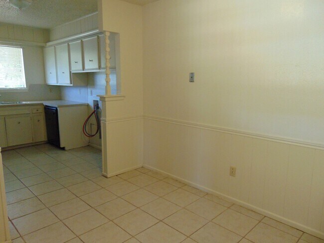 Building Photo - 6914fre