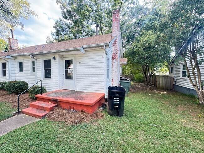Building Photo - 1 Bed / 1 Bath Duplex Near Downtown Concord