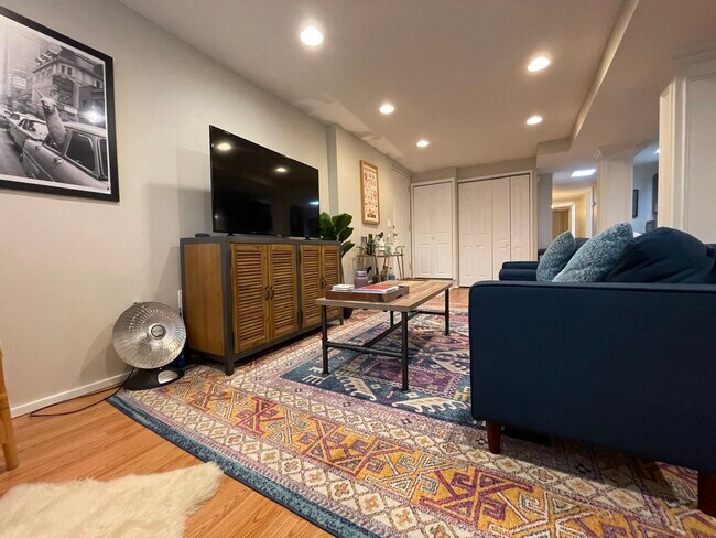 Foto del edificio - 2646 N Wilton Ave