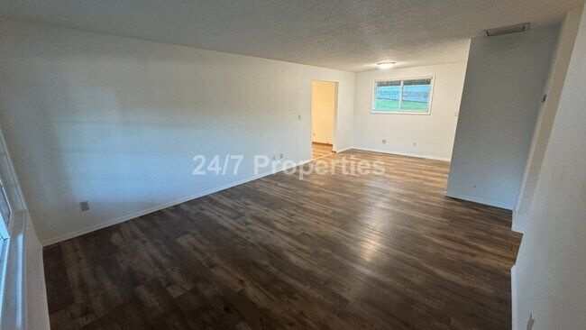 Building Photo - Adorable Ranch Style Home - Milwaukie