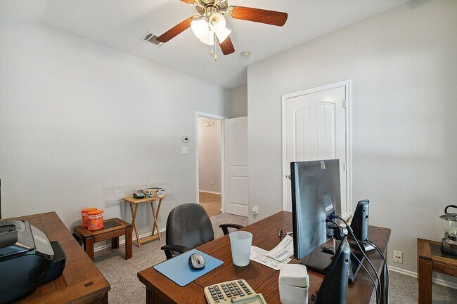 Building Photo - 516 Teal Ln