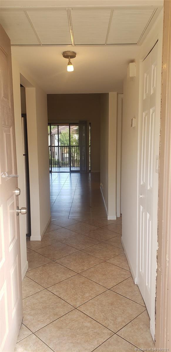 Building Photo - 4251 Carambola Cir S
