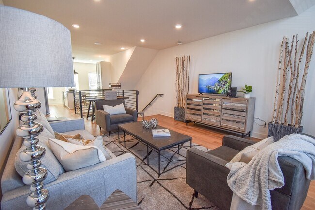 Foto del edificio - Depot 16 Flats and Townhomes