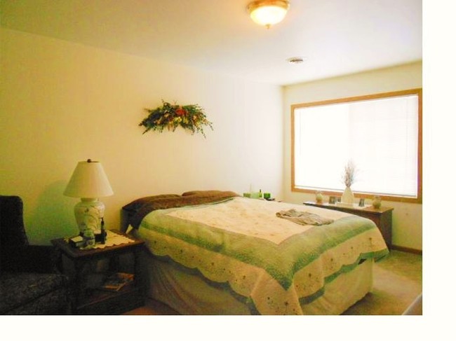Bedroom - Cleveland Apartments West