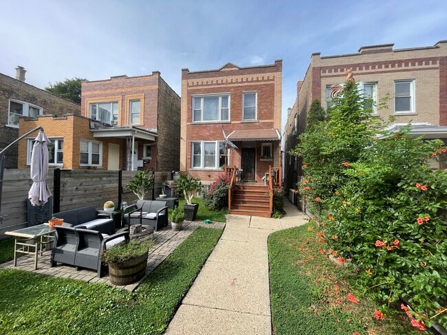 Foto del edificio - 4316 N Milwaukee Ave