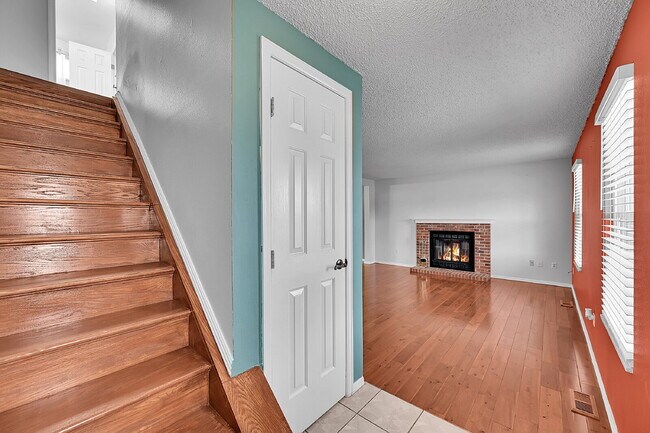 Foto del edificio - $2,200.95, $300 off the first month's rent, 4 Beds - 2 Bath, Single Family Home in Colorado Sprin...