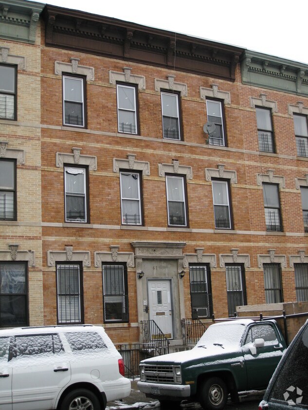 Building Photo - 673 Halsey St