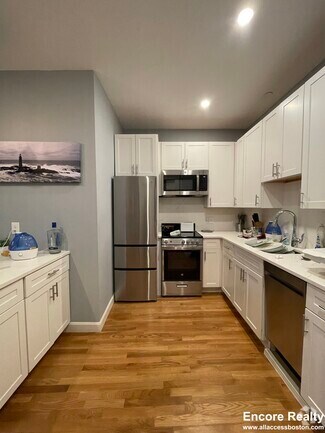 Building Photo - 464 Beacon St