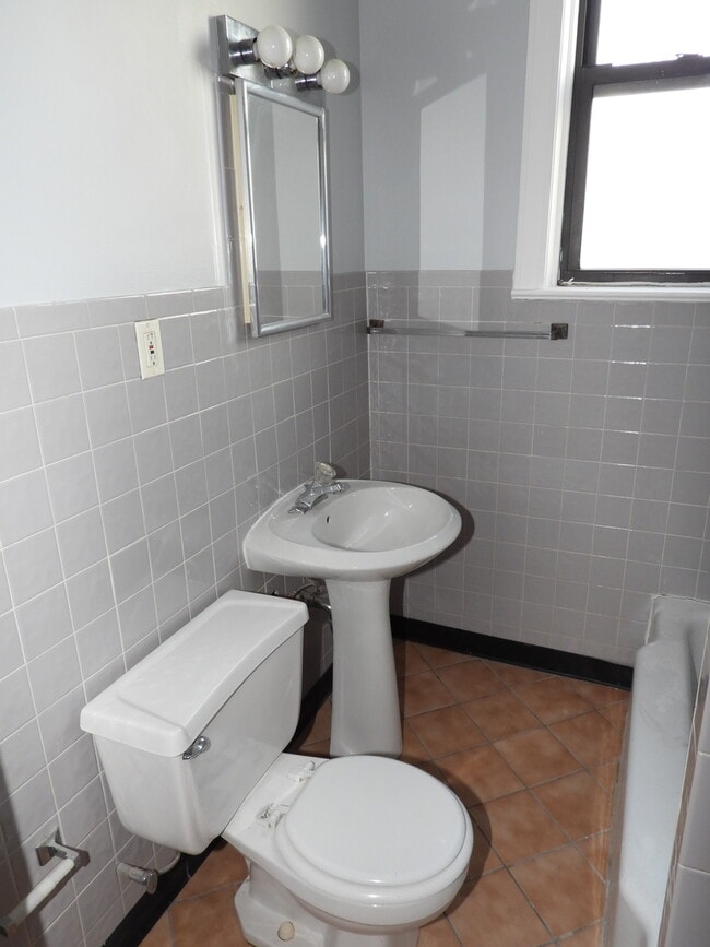 Building Photo - 2519 S Millard Ave