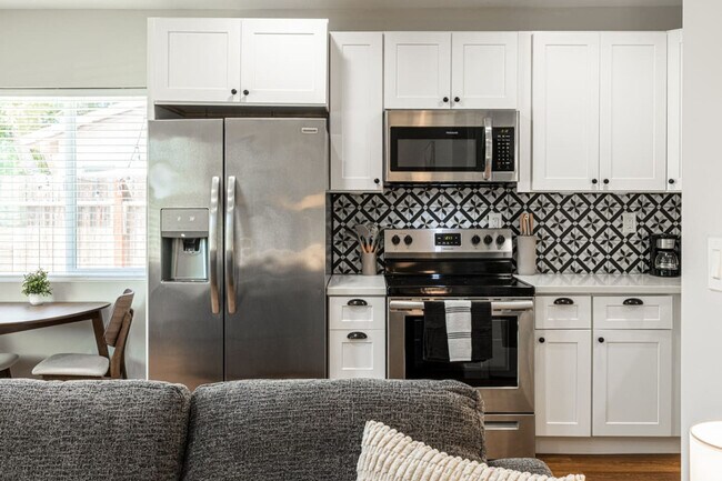 Foto del edificio - 4349 Oxford St