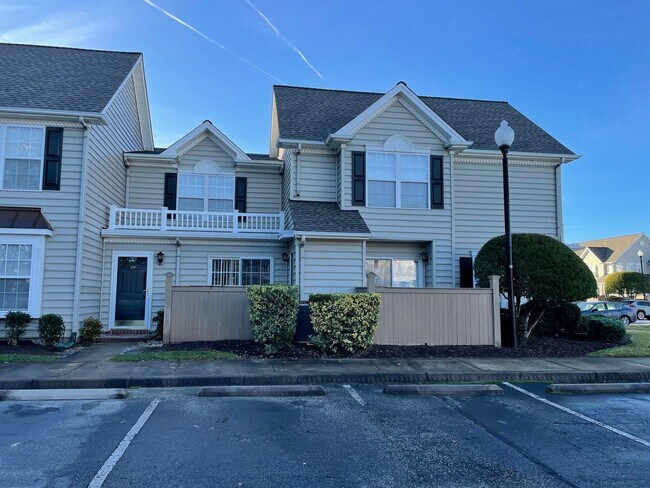 Foto del edificio - Harborview 2-Story Townhouse with Spacious Layout & Community Pool Access