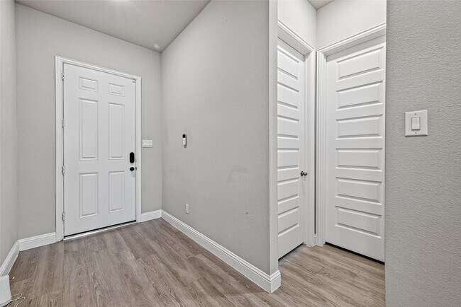 Building Photo - 6506 Tiburon Lakes Dr