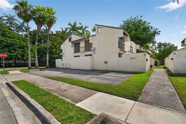 Building Photo - 15811 SW 91st Ct