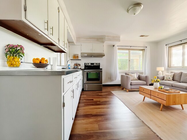 Building Photo - 305 S Manning Ave