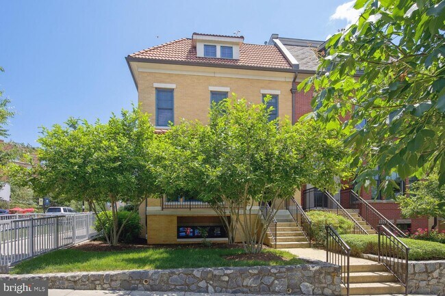 Building Photo - 3339 Idaho Ave NW