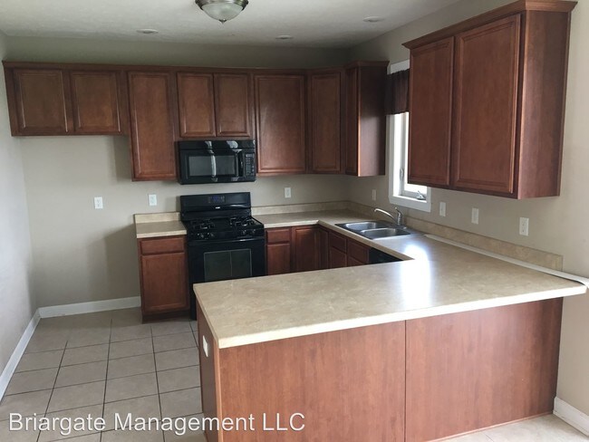 Building Photo - 385 Red Fox Dr