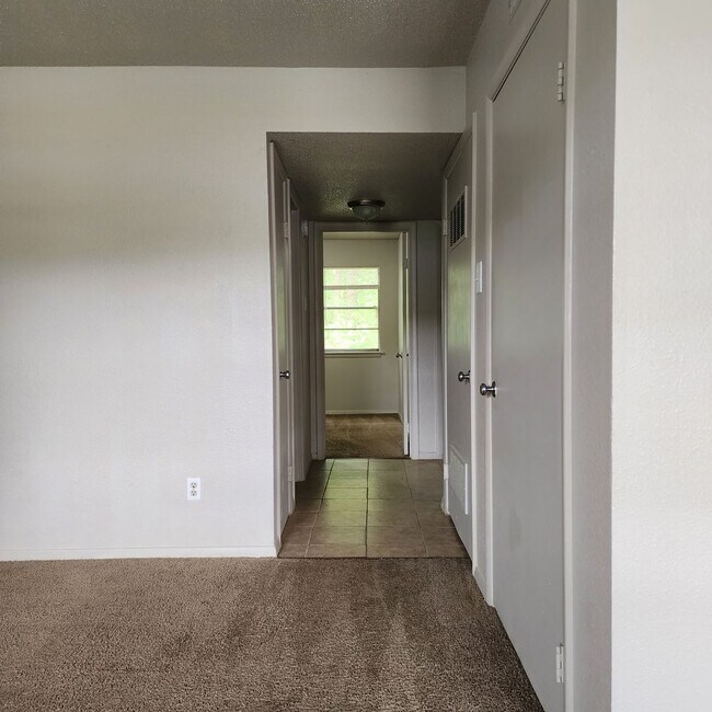 Foto del edificio - 3BR 1.5BA $900/m & $500 Deposit