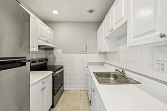 Building Photo - Lakeside Condominiums