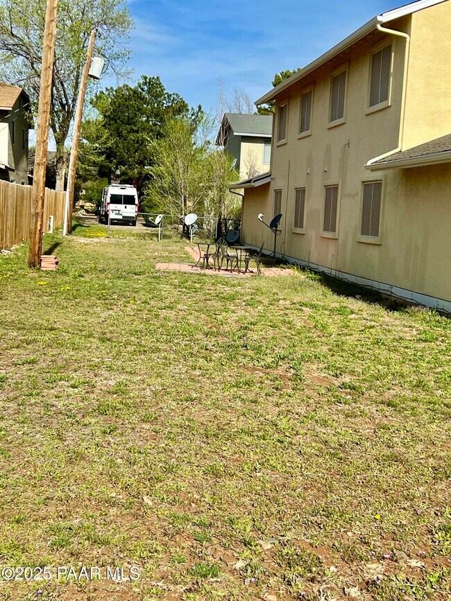 Foto del edificio - 8441 E Greg Ct