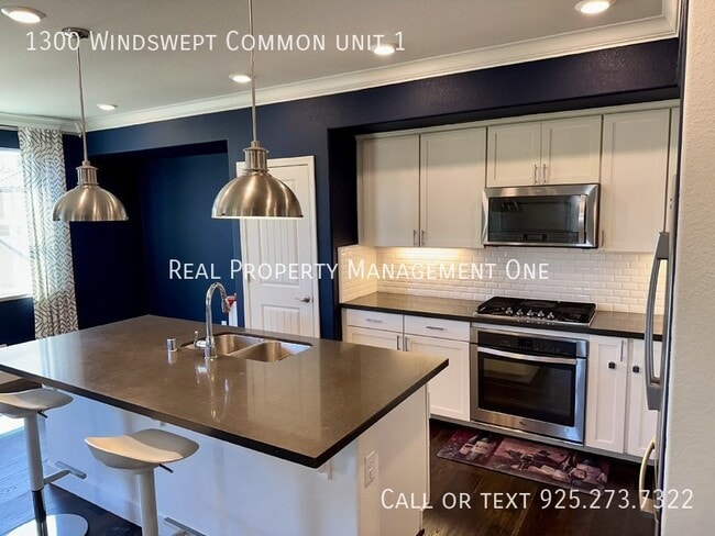 Building Photo - Beautiful 3 Bed, 2.5 Bath Condo in Perfect...