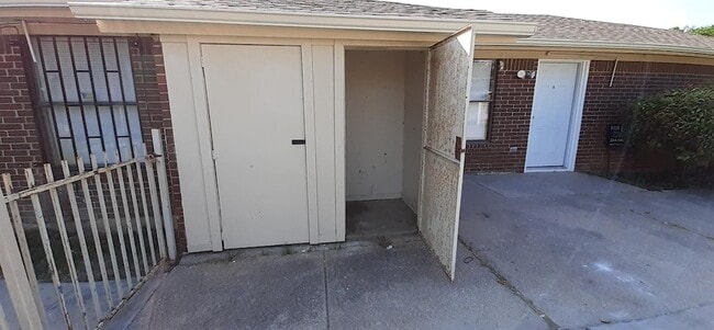 Building Photo - 2801 NW 19th St