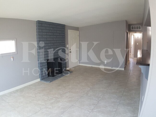 Foto del edificio - 332 Wisteria Ave