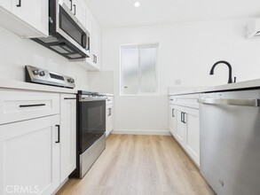 Building Photo - 748 Newport Ave