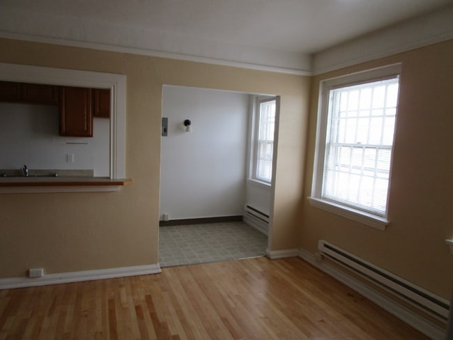 Building Photo - 608 Central Ave