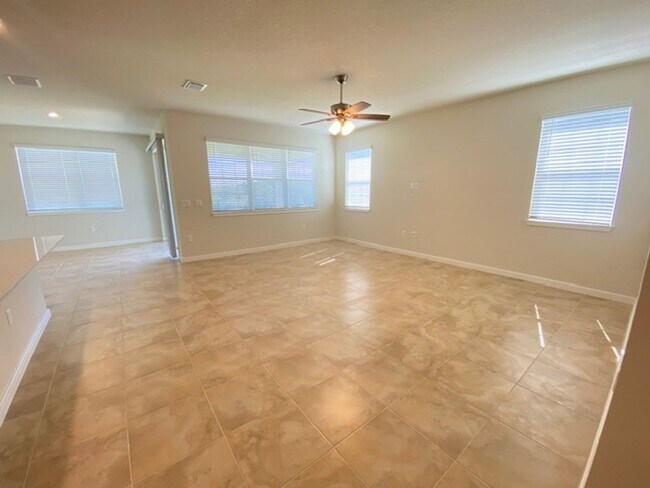 Building Photo - 4/2 Single family home