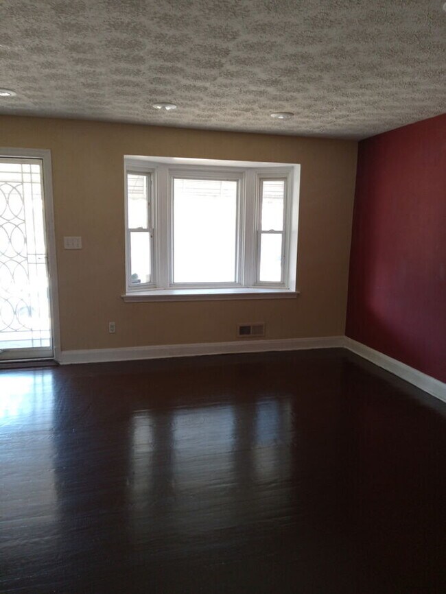 Photo - 3 bedroom 2 bathroom Townhome