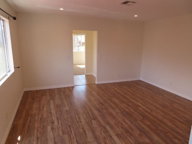 Building Photo - Three Bedroom Two Bath Home in La Mesa
