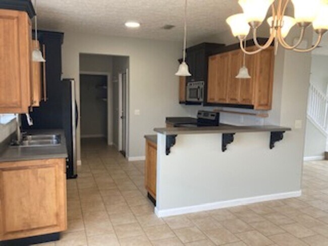 Foto del edificio - Charming 3 BR/2.5 bath  in a quiet, well-kept neighborhood. Convenient to schools, Tyndall AFB, s...