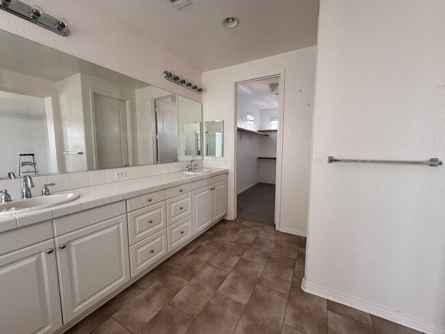 Building Photo - 5910 Tandil Way