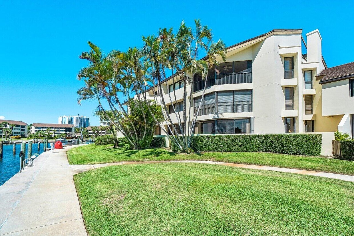 Primary Photo - 1125 Marine Way E