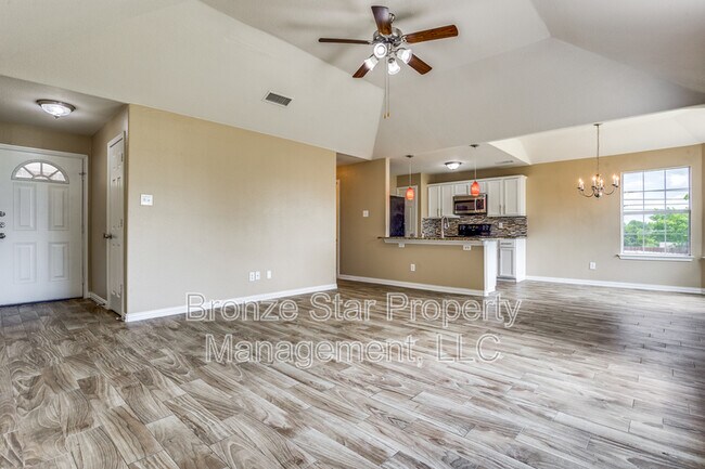 Building Photo - 722 Seneca Dr