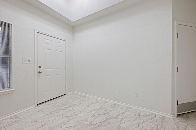 Foto del edificio - 4501 Whispering Valley Dr