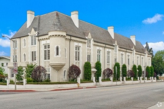 Building Photo - 8250 Fountain Ave