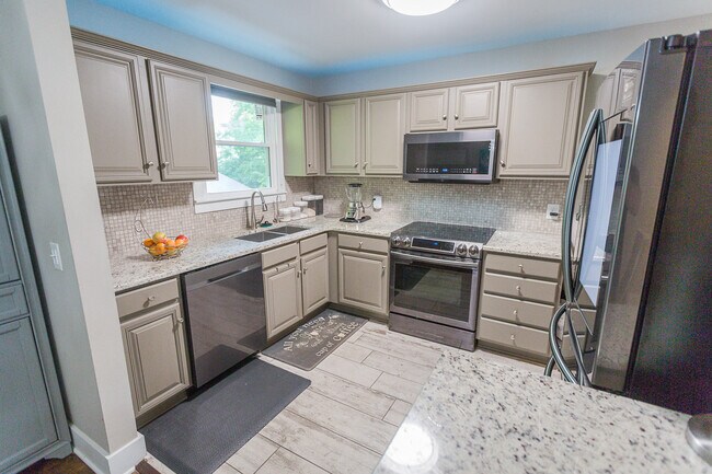 Foto del edificio - 237 Eisenhower Dr