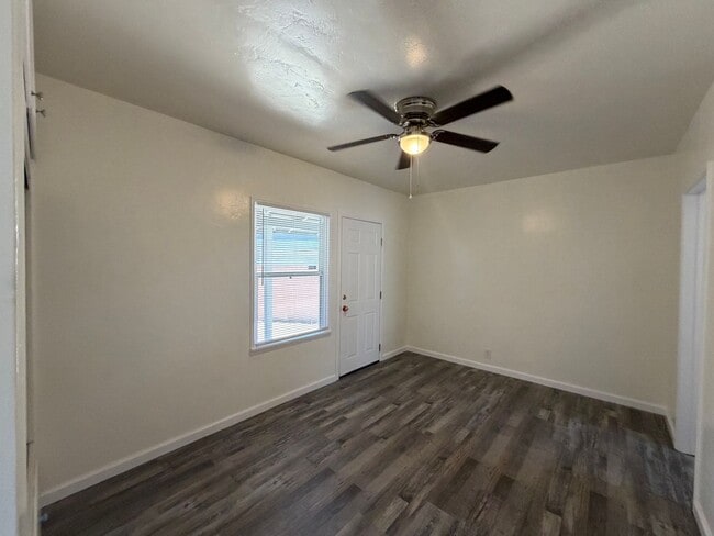 Building Photo - Cozy 1bd 1 ba Available NOW