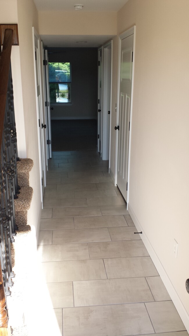 Building Photo - 204 Olyvia Dr