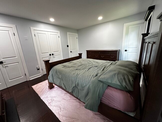 Building Photo - 4309 Hillyer St