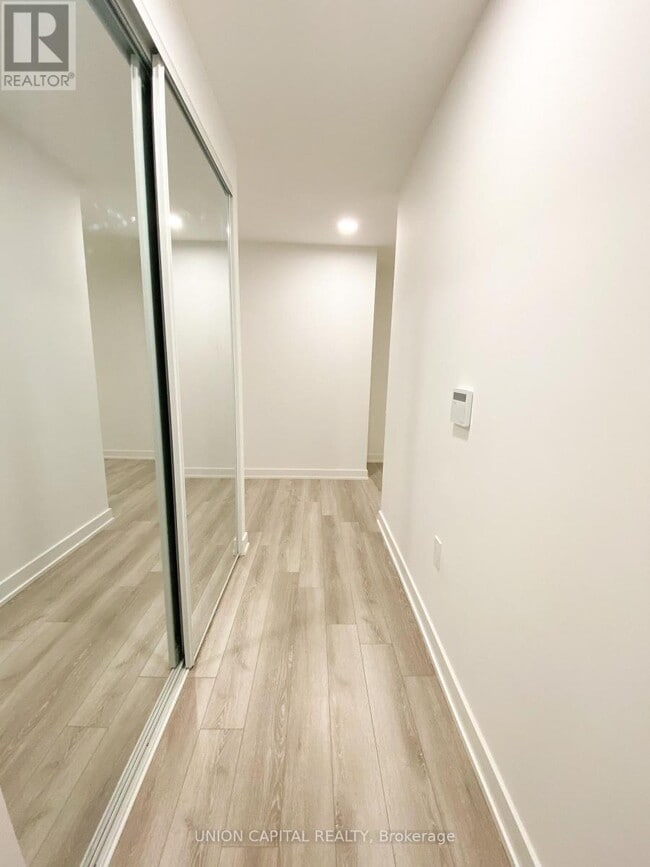 Building Photo - 238 Simcoe St